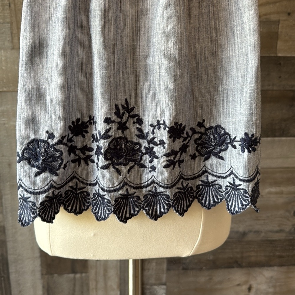 Liz Lange Maternity top XSmall elegant floral lace pregnancy summer vacation - Picture 5 of 12